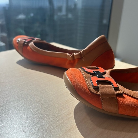 MAM”ZELLE 8.5 GUC Orange and Black Geometric Flats - Picture 2 of 11